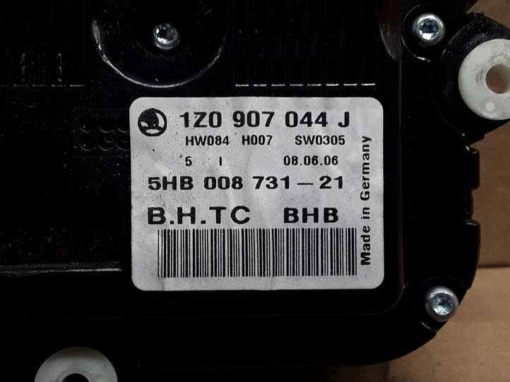 Skoda Octavia Mk2 (1Z) (2004 - 2013)  1Z0907044J Блок управления кондиционера воздуха / климата/ печки (в салоне)