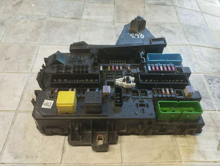 Opel Astra (2004 - 2009)  13115937 Блок предохранителей