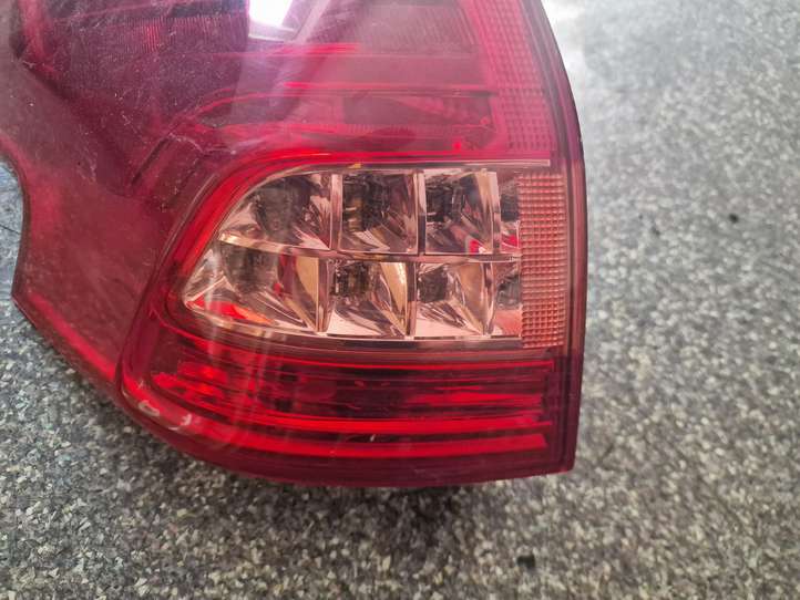 Citroen C5 (2008 - 2017)   Задний фонарь в кузове