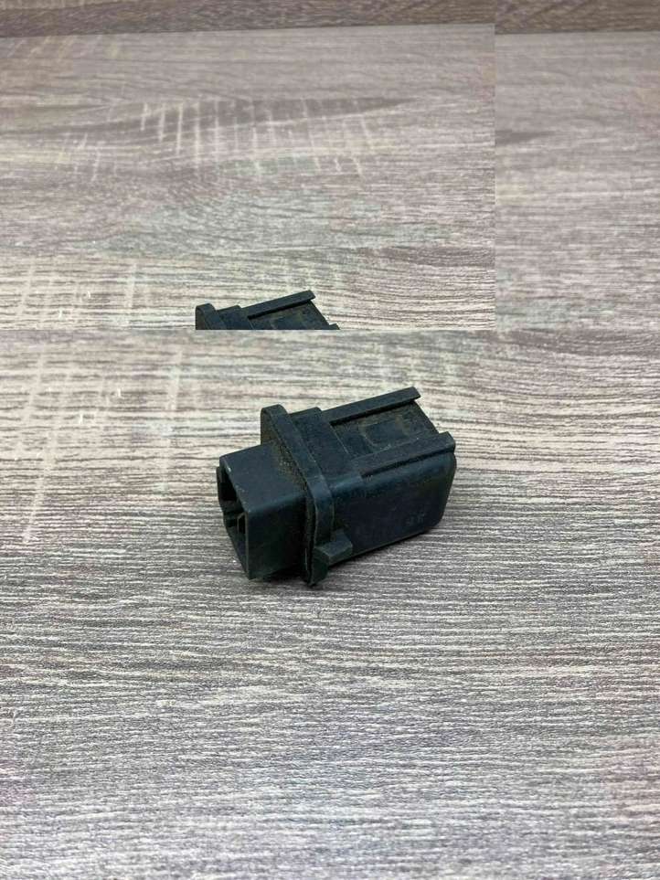 Nissan Maxima (1995 - 2000)  2523089978 Другое реле