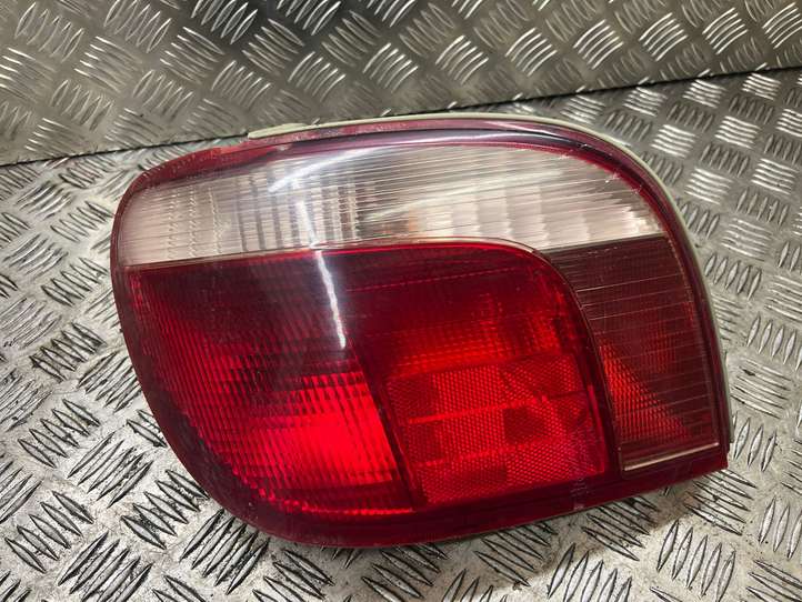 Toyota Yaris (1999 - 2003)   Задний фонарь в кузове
