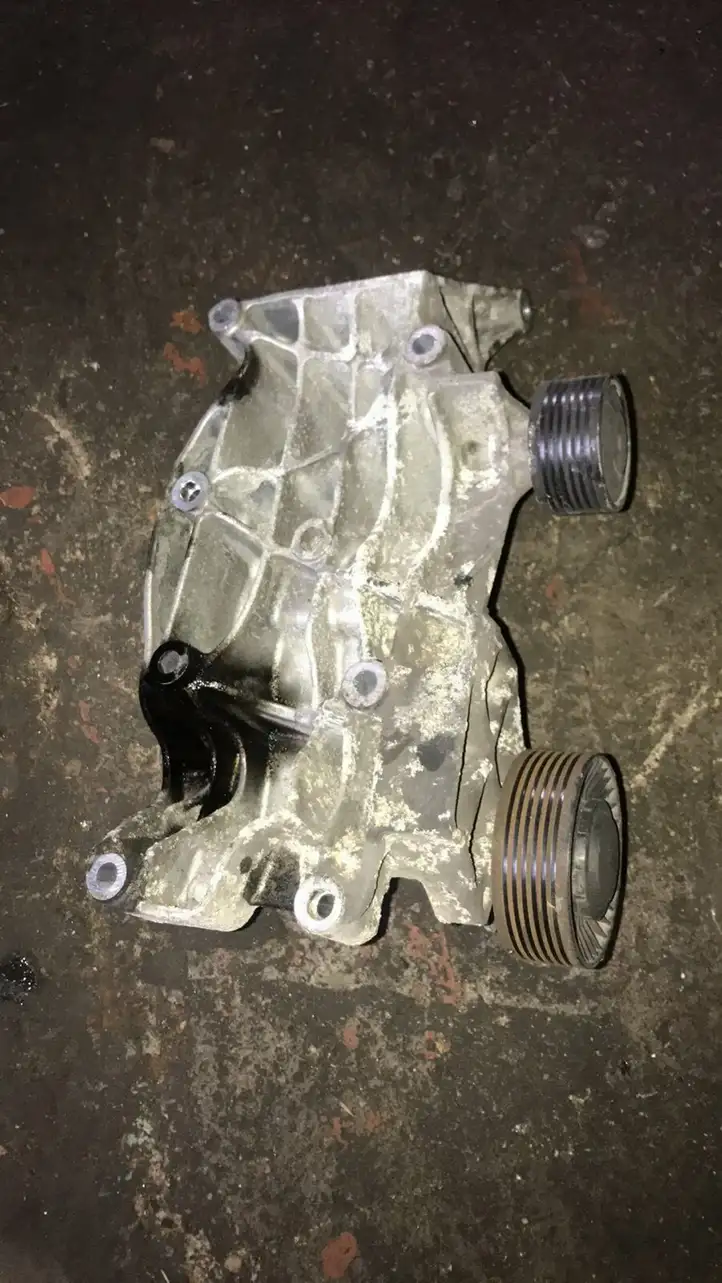 BMW 3 E90 E91 (2005 - 2012) 7802639 Кронштейн генератора — фото 3