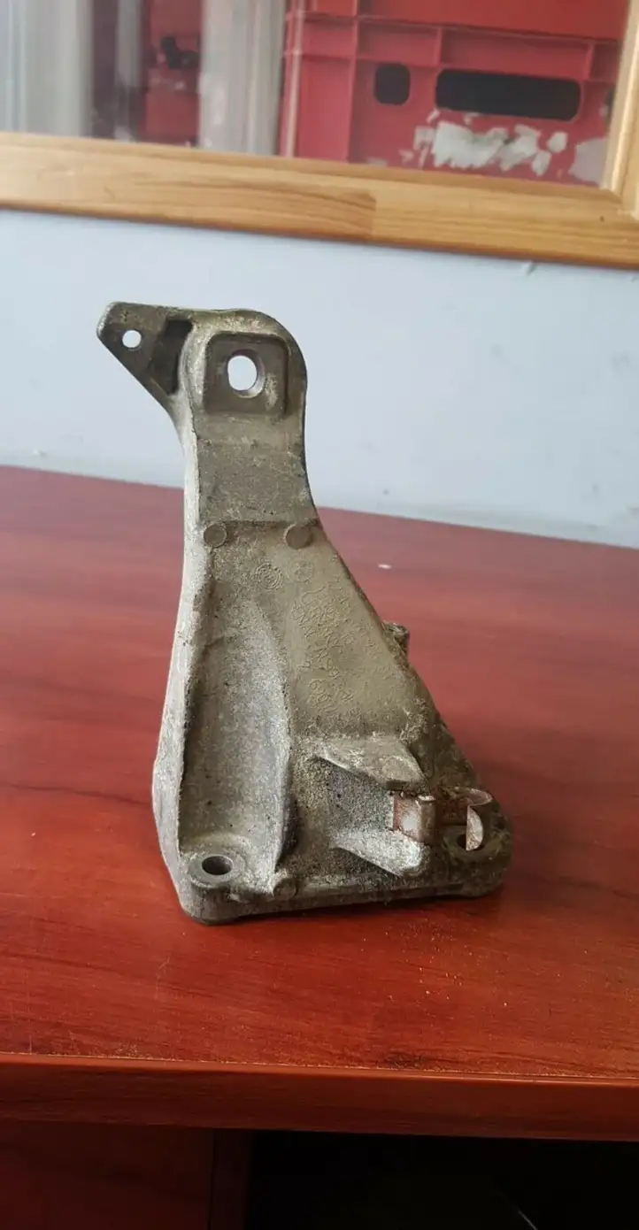 BMW 1 E81 E87 (2004 - 2011) 6781916 Кронштейн двигателя — фото 4