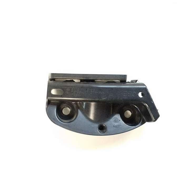 BMW 3 E90 E91 (2005 - 2012)  7118193  Держатель заднего бампера (кронштейн)