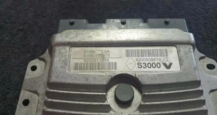 Renault Scenic II - Grand scenic II (2003 - 2006) 215857789A Блок управления двигателем (ЭБУ) — фото 2