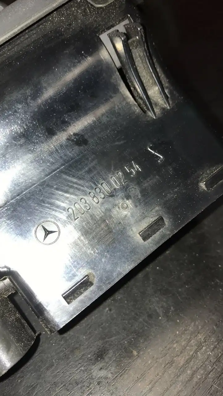 Mercedes-Benz C W203 (2000 - 2007) 2038300254 Боковой воздушный дефлектор — фото 3