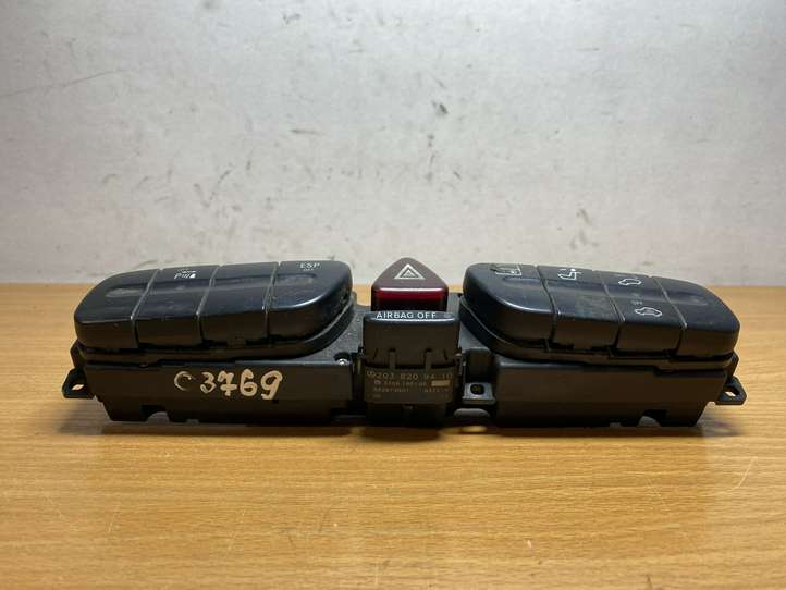 Mercedes-Benz C W203 (2000 - 2007)  2038209410 Кнопка крюка в багажнике