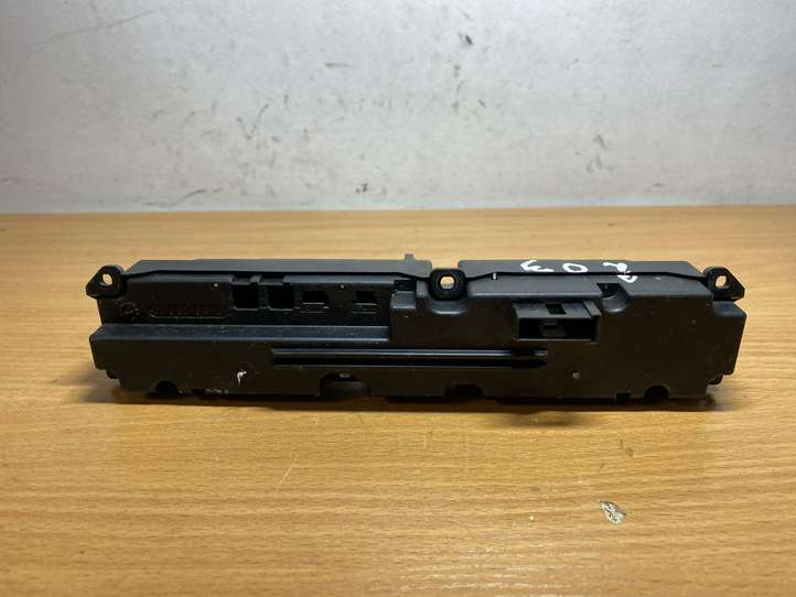Mercedes-Benz C W203 (2000 - 2007)  2038209410 Кнопка крюка в багажнике