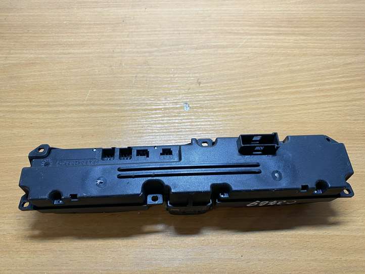Mercedes-Benz C W203 (2000 - 2007)  2038209410 Кнопка крюка в багажнике