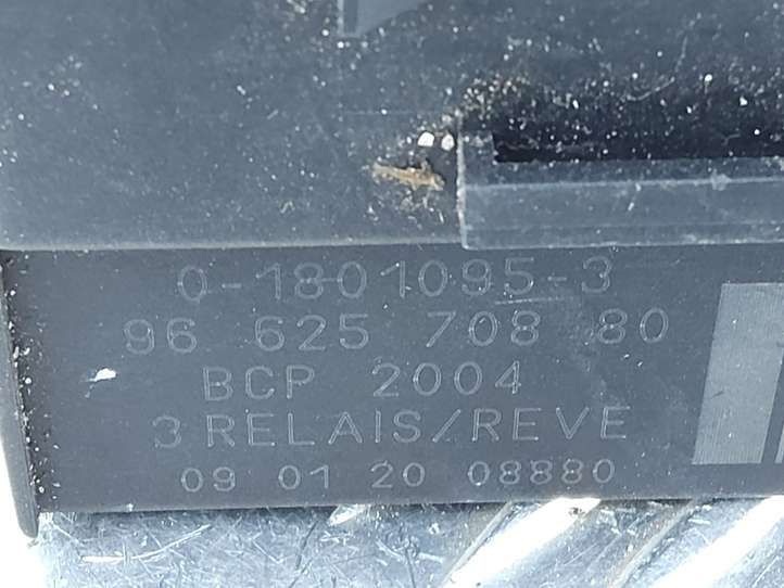 Peugeot 308 (2007 - 2013)  9662570880 Реле подогрева свеч