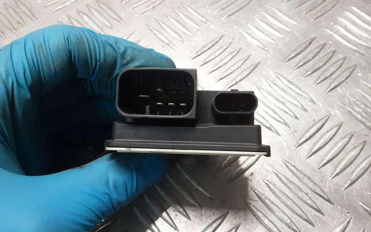 BMW 1 F20 F21 (2011 - 2019)  7810856 Реле подогрева свеч