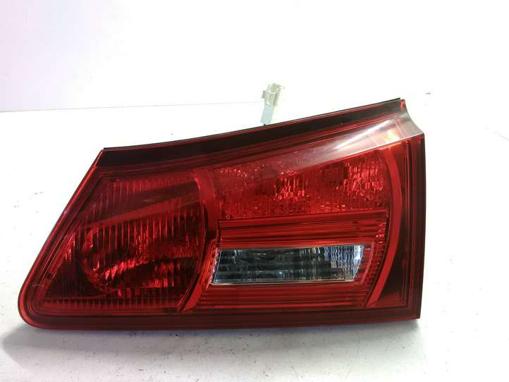 Lexus IS 220 (2005 - 2010)   Задний фонарь в крышке багажника