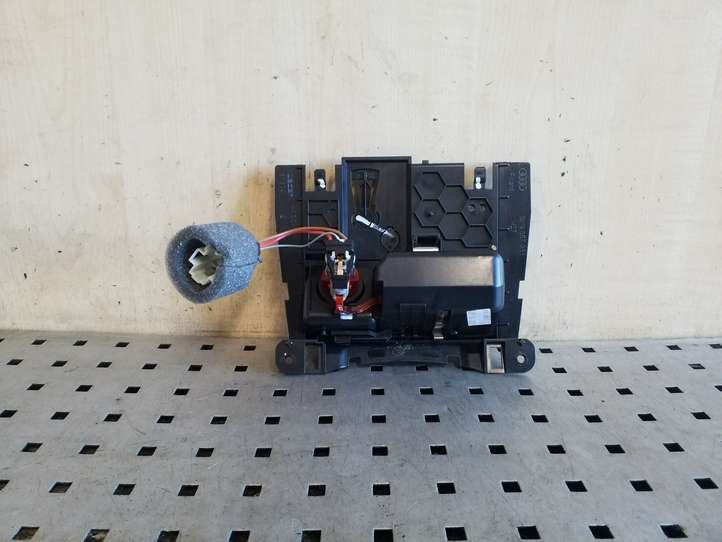 Audi Q5 (2008 - 2012)  8K0857951 Пепельница
