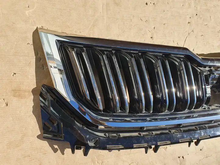 Skoda Kodiaq (2017 - ) 565853663E Верхняя решетка радиатора — фото 2