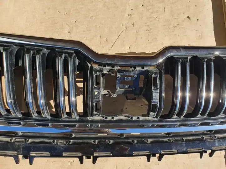 Skoda Kodiaq (2017 - ) 565853663E Верхняя решетка радиатора — фото 3