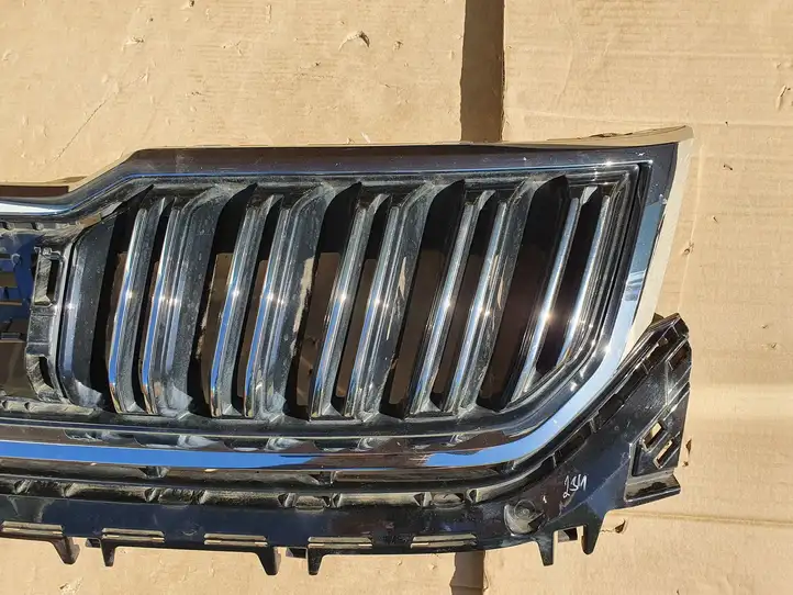 Skoda Kodiaq (2017 - ) 565853663E Верхняя решетка радиатора — фото 4