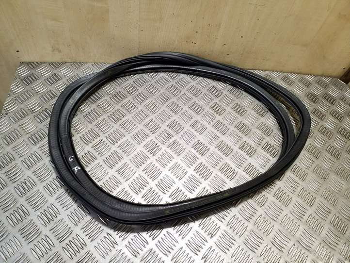 Audi Q5 (2008 - 2012)  8R0833721D Уплотнительная резина (на кузове)