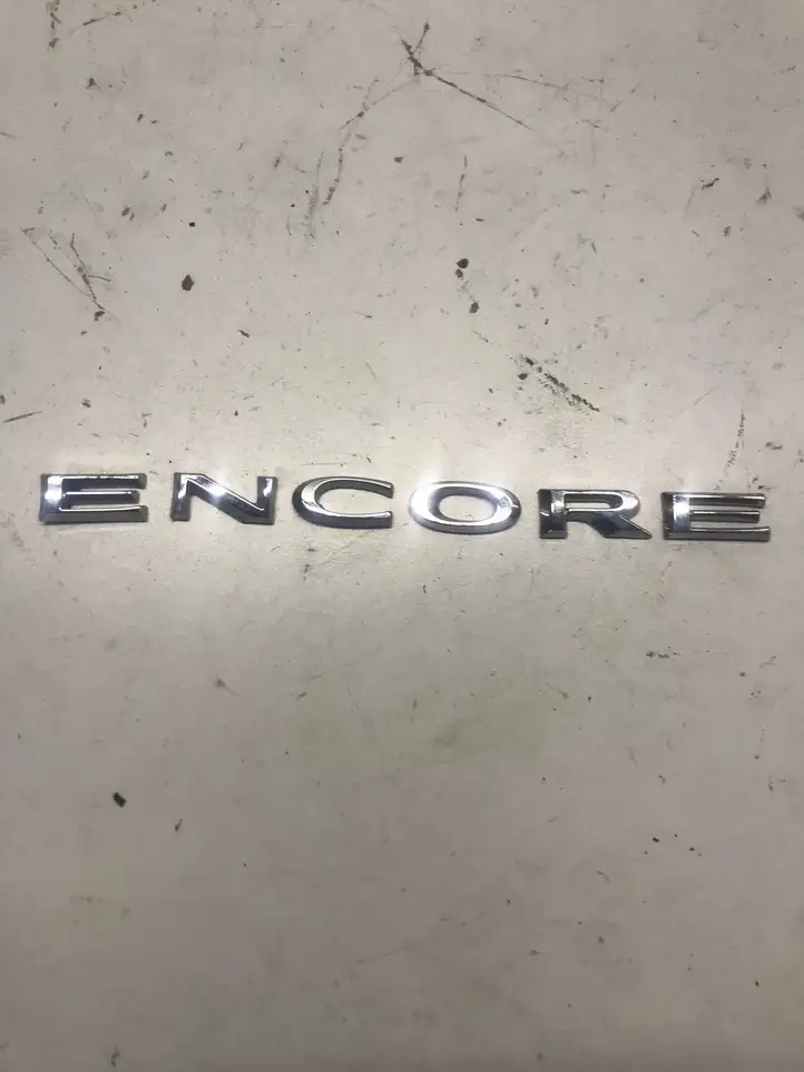 Buick Encore II (2019 - ) Эмблема производителя — фото 1