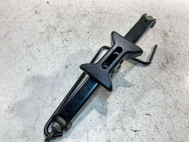 Toyota Avensis T250 (2006 - 2009)  0911105010 Домкрат (данкрат)