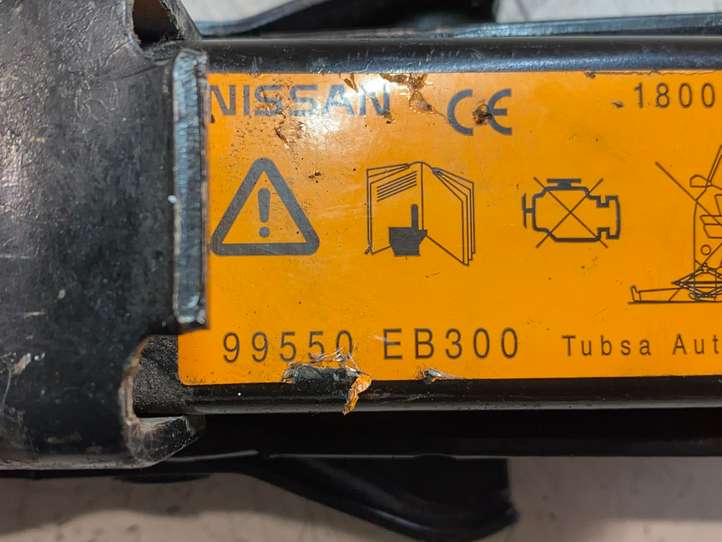 Nissan Navara D40 (2004 - 2015)  99550EB300 Домкрат (данкрат)