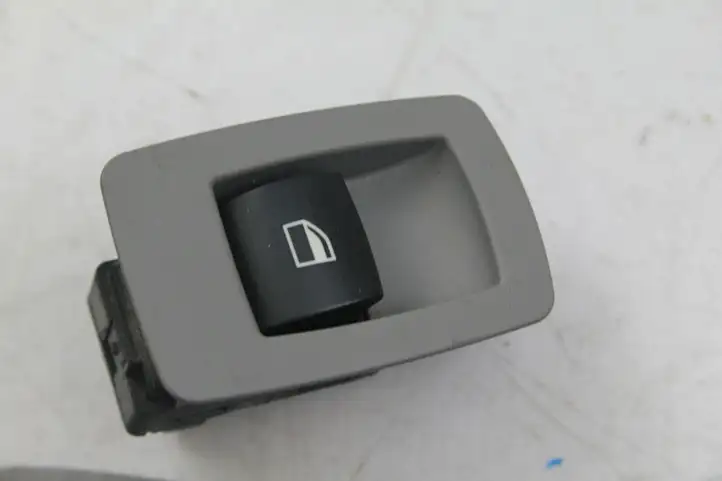 BMW X3 E83 (2003 - 2010) 9113772 Кнопка стеклоподъемников — фото 1