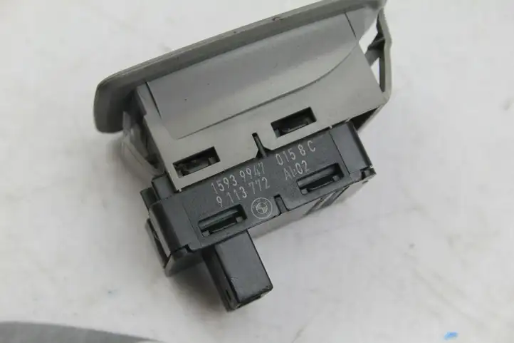BMW X3 E83 (2003 - 2010) 9113772 Кнопка стеклоподъемников — фото 2