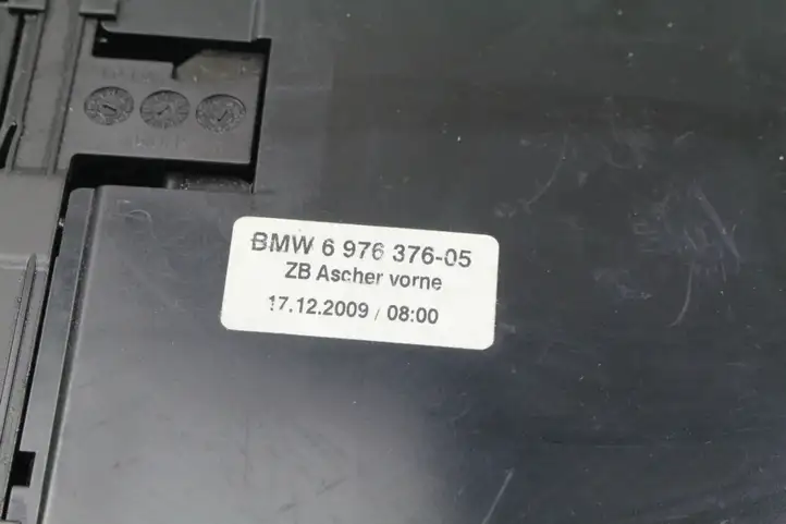 BMW 5 E60 E61 (2004 - 2010) 6976376 Передняя пепельница — фото 3