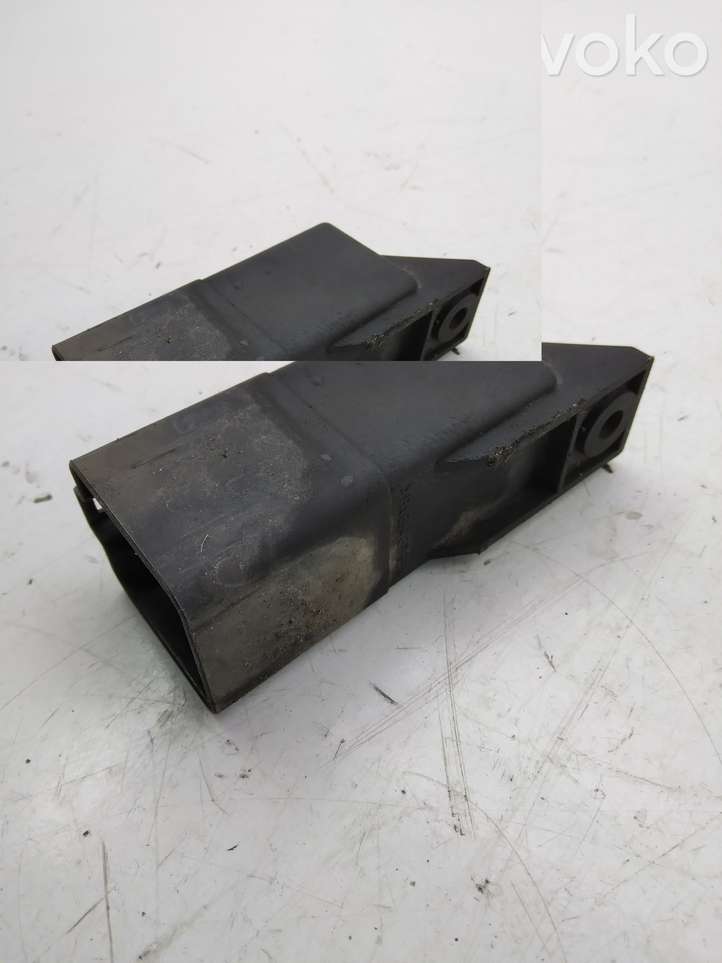 Volvo XC70 (2007 - 2013)  0281003047 Реле подогрева свеч