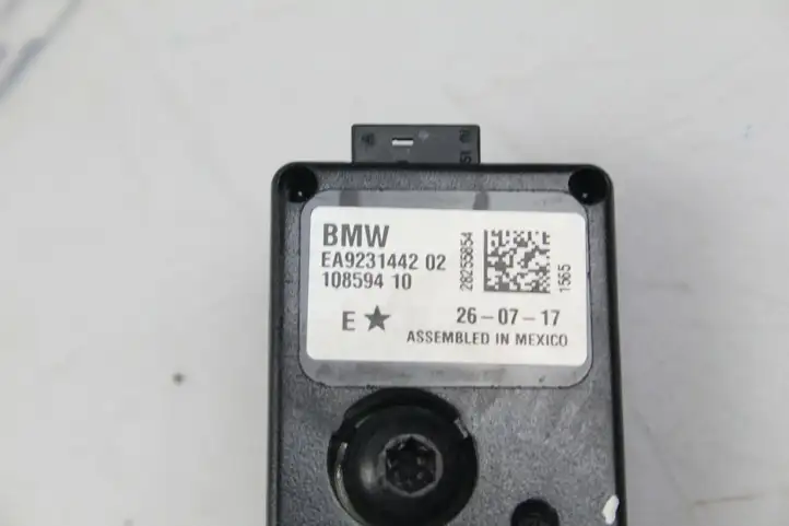 BMW 3 F30 F35 F31 (2012 - 2018) 9231442 Усилитель антенны — фото 2