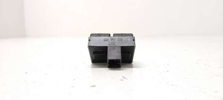 Volkswagen Polo (2001 - 2005)  6Q0959858 Кнопка стеклоподъемников