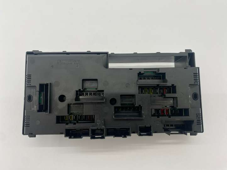 BMW 7 F01 F02 F03 F04 (2008 - 2016)  9252816 Блок предохранителей