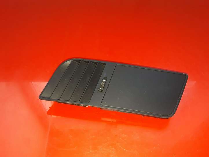 Seat Exeo (3R) (2008 - 2013)  3R0819794 Воздушная решётка окна