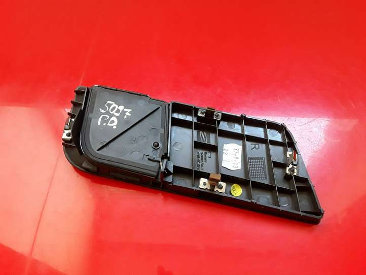 Seat Exeo (3R) (2008 - 2013)  3R0819794 Воздушная решётка окна