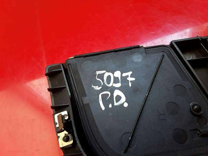 Seat Exeo (3R) (2008 - 2013)  3R0819794 Воздушная решётка окна