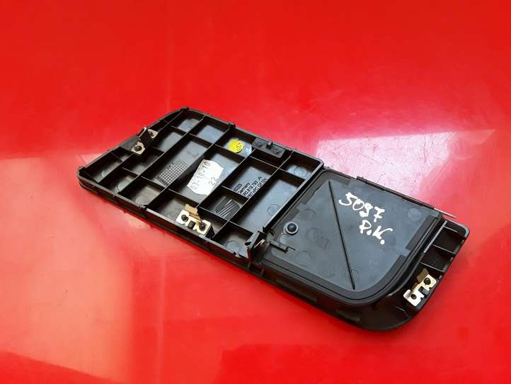 Seat Exeo (3R) (2008 - 2013)  3R0819793 Воздушная решётка окна