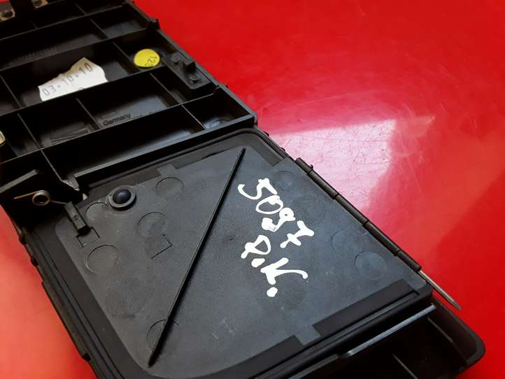 Seat Exeo (3R) (2008 - 2013)  3R0819793 Воздушная решётка окна
