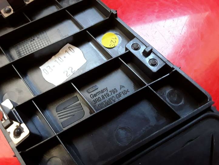 Seat Exeo (3R) (2008 - 2013)  3R0819793 Воздушная решётка окна