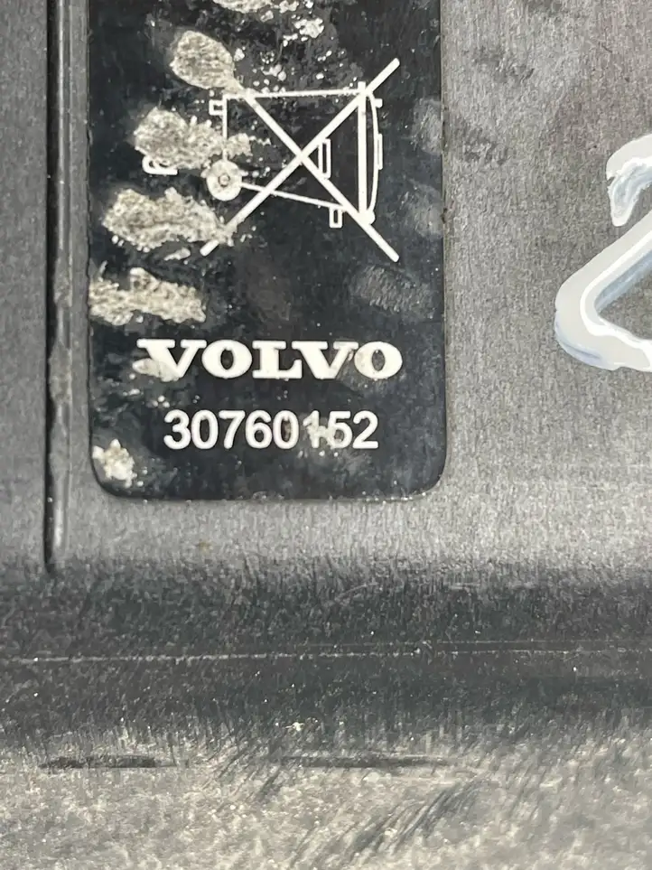 Volvo V70 (2007 - 2013) Крышка фары — фото 3