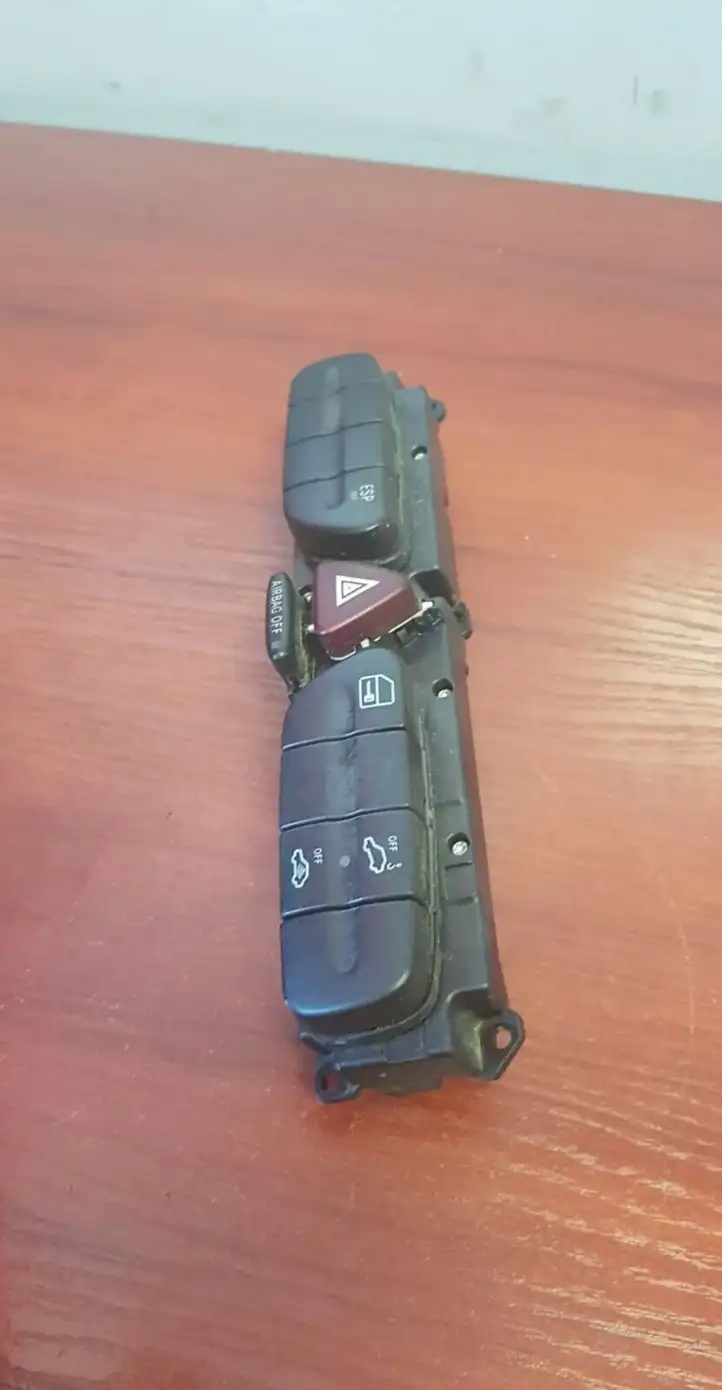 Mercedes-Benz C W203 (2000 - 2007) 2038217858 Блок кнопок на панели — фото 2