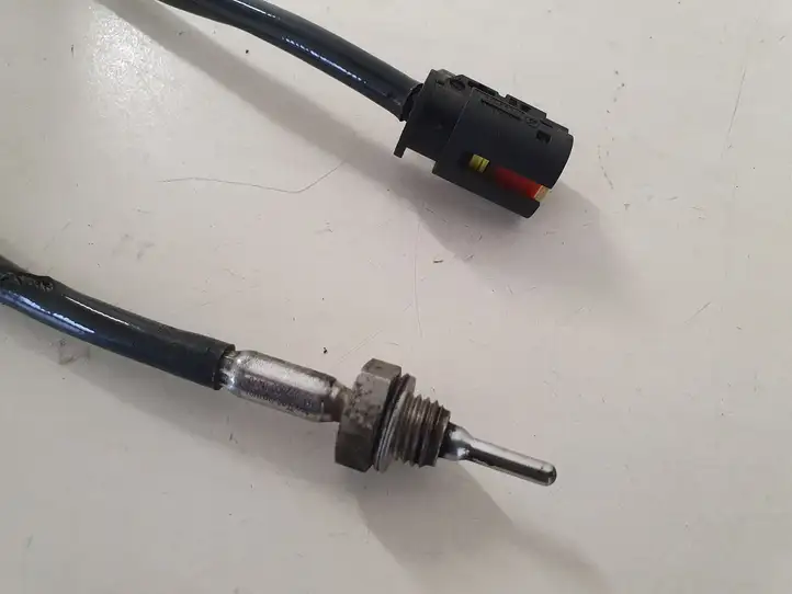 BMW 3 E90 E91 (2005 - 2012)  8507628 Датчик температуры выхлопного газа