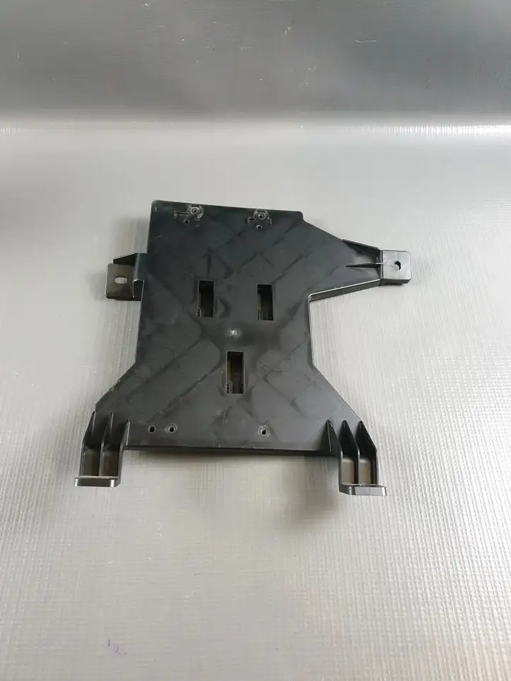 Audi A6 C7 (2014 - 2018) 4G0907348F Кронштейн усилителя звука — фото 3