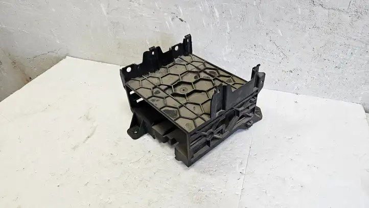Audi A5 8T 8F (2007 - 2011) 8T0907368A Кронштейн усилителя звука — фото 2