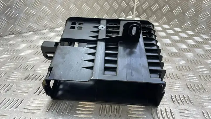 Audi Q5 SQ5 (2008 - 2012) 8R0035209A Кронштейн усилителя звука — фото 2