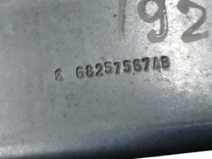 Chrysler Pacifica (2016 - ) 68257567AB Кронштейн усилителя звука — фото 3