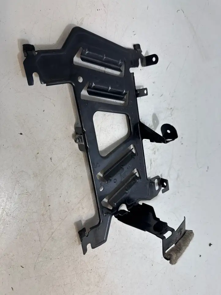 BMW 4 F32 F33 (2013 - 2017) 9313776 Кронштейн усилителя звука — фото 1