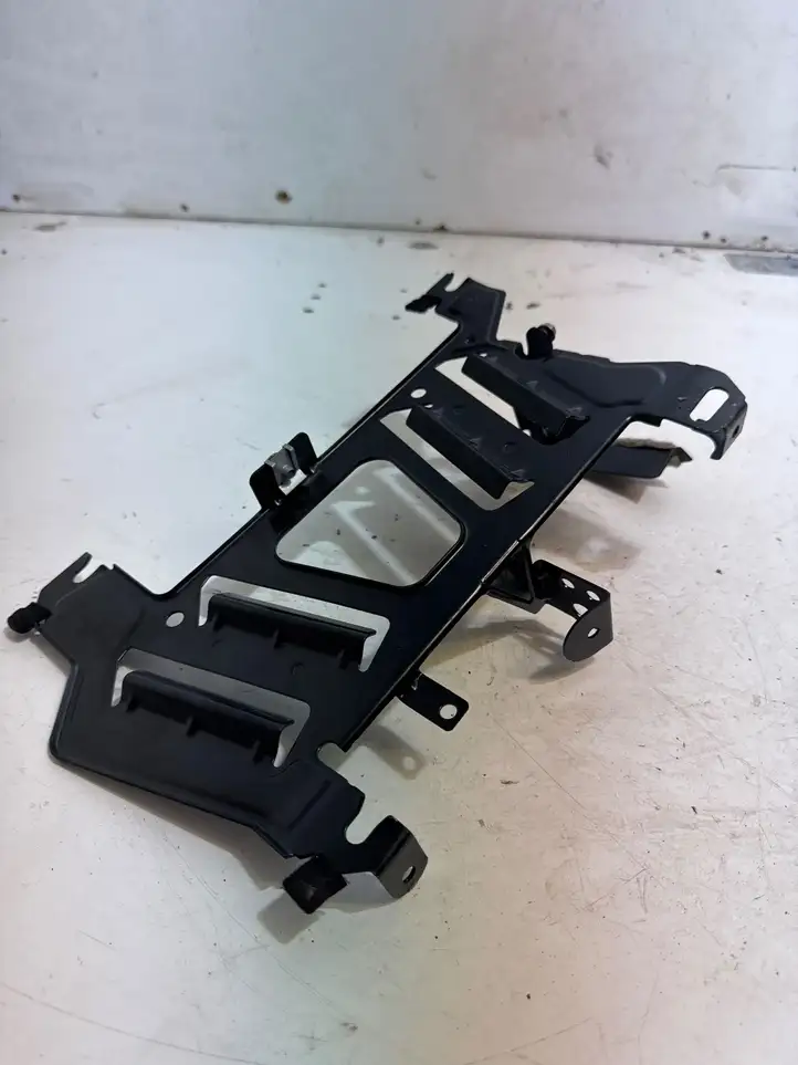 BMW 4 F32 F33 (2013 - 2017) 9313776 Кронштейн усилителя звука — фото 2