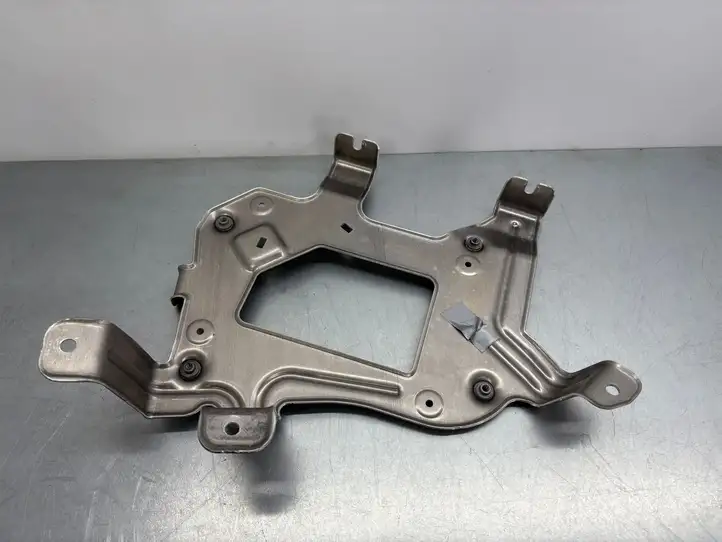 Audi A6 (2018 - )  4K0907348A Держатель / кронштейн усилителя звука