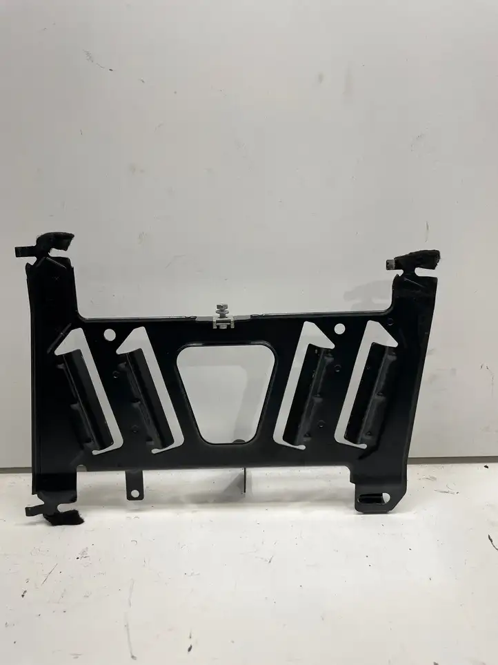 BMW 3 F30 F35 F31 (2012 - 2018) 9235506 Кронштейн усилителя звука — фото 5