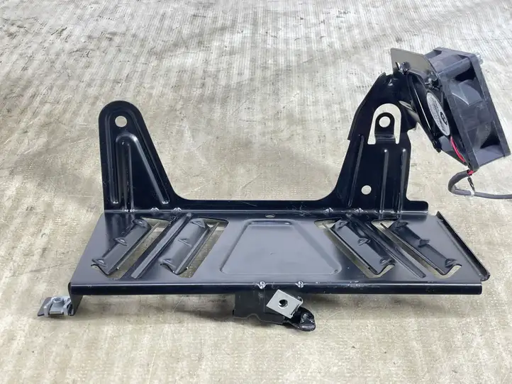 BMW 7 F01 (2008 - 2016) 9153135 Кронштейн усилителя звука — фото 2