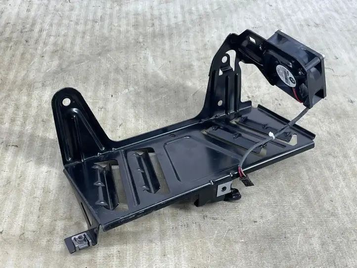 BMW 7 F01 (2008 - 2016) 9153135 Кронштейн усилителя звука — фото 1